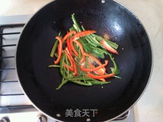 双椒炒苦瓜的做法步骤：5