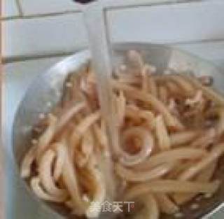家常小炒—韭菜鱿鱼的做法步骤：3