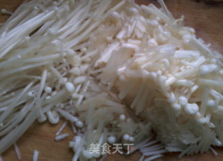 金针菇蛋花汤的做法步骤：1