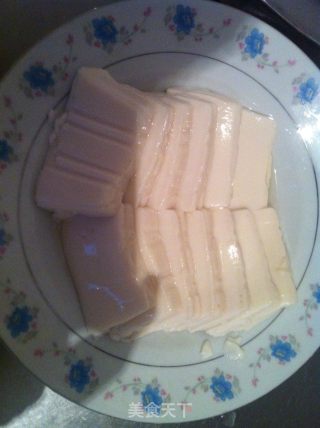 皮蛋拌豆腐的做法步骤：2