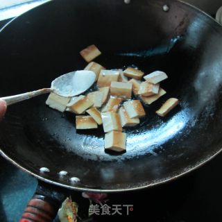 腊肉豆腐炒土豆的做法步骤：3