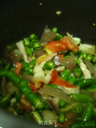 电饭锅版番茄辣椒炒米豆腐的做法步骤：9