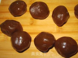 苏式莲蓉月饼的做法步骤：1