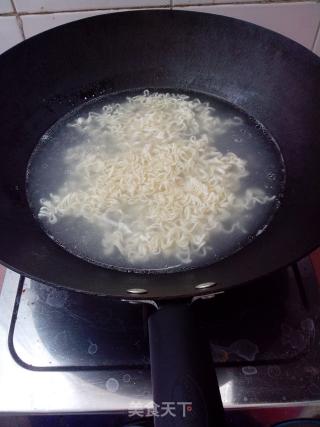 【丢掉速食拌面】茄子肉酱拌面的做法步骤：3