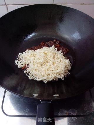 【丢掉速食拌面】茄子肉酱拌面的做法步骤：6