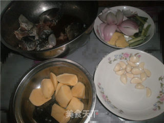 蒜烧鲤鱼的做法步骤：2
