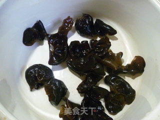 冰糖黑木耳的做法步骤：3