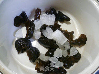 冰糖黑木耳的做法步骤：4