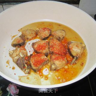红辣椒粉烧鱼的做法步骤：4
