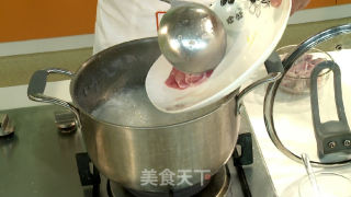 生滚鱼片粥的做法步骤：3