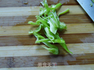 简餐不简单---------------香辣肉丝炒饭的做法步骤：4