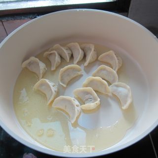 锅煎土豆猪肉馅饺子的做法步骤：9