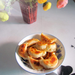 锅煎土豆猪肉馅饺子的做法步骤：12