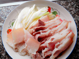 家常版川菜，豆豉回锅肉炒茭白的做法步骤：2