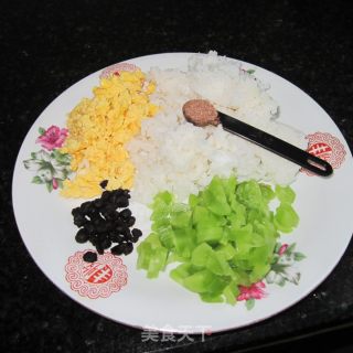 豆香蛋丁饭的做法步骤：1