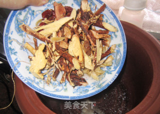 客家靓汤___祛湿益气五指毛桃炖老鸡的做法步骤：4