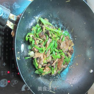 辣椒炒猪舌子的做法步骤：5