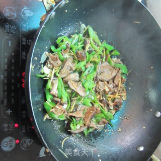 辣椒炒猪舌子的做法步骤：6