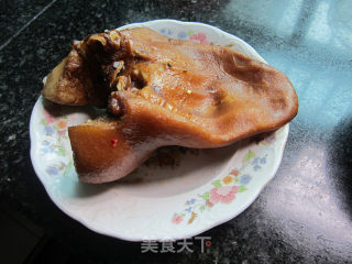 微波酸辣猪耳的做法步骤：1