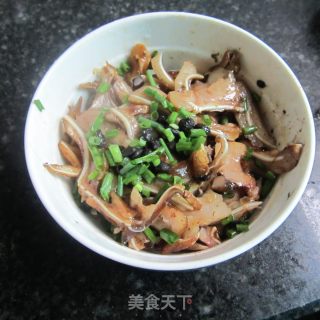 微波酸辣猪耳的做法步骤：2