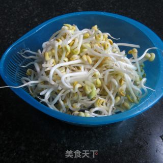 小炒黄豆芽的做法步骤：1