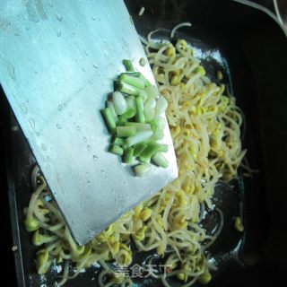 小炒黄豆芽的做法步骤：5