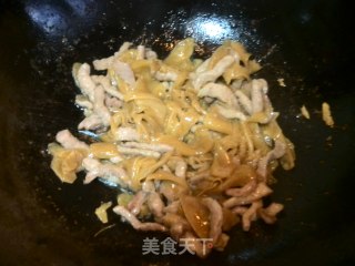姜片肉丝的做法步骤：3