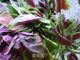 里脊肉炒红苋菜的做法步骤：1
