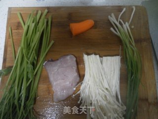 芹菜肉馄饨的做法步骤：1