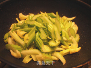 芹菜腰果虾仁的做法步骤：7