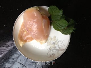 香菇酱拌鸡胸肉的做法步骤：1