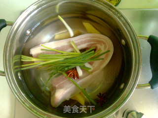 蒜泥白肉的做法步骤：2