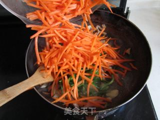 红萝卜炒肉丝的做法步骤：5