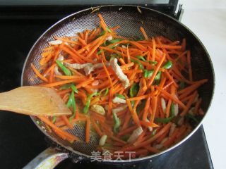 红萝卜炒肉丝的做法步骤：6