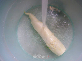 酱瓜炒茭白的做法步骤：2