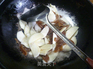 酱瓜炒茭白的做法步骤：9