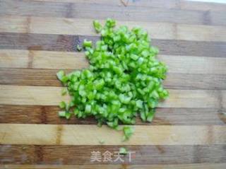 青椒煎鸡蛋的做法步骤：1