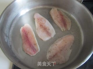 鲷鱼沙拉的做法步骤：2