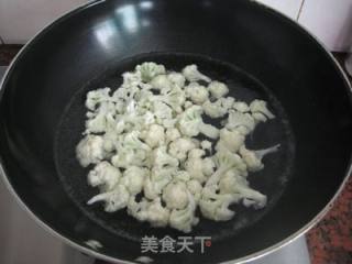 番茄炒花菜的做法步骤：3