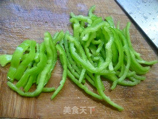 青椒炒韭菜芽的做法步骤：3