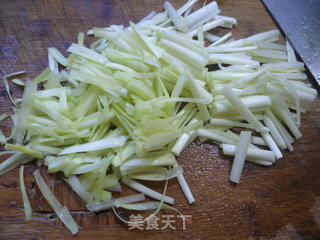 青椒炒韭菜芽的做法步骤：5