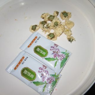 蜂蜜菊花茶的做法步骤：1