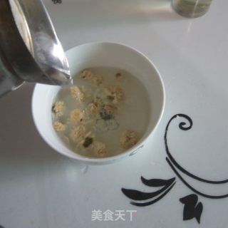 蜂蜜菊花茶的做法步骤：4
