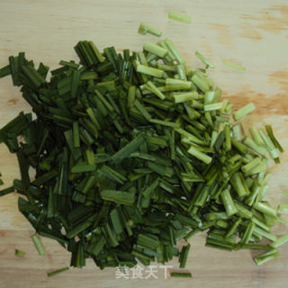 可作主食的五香韭菜碎的做法步骤：1