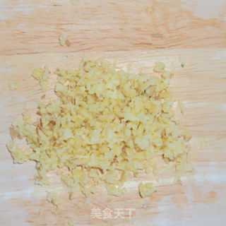 可作主食的五香韭菜碎的做法步骤：2