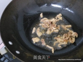韭菜花香干炒肉的做法步骤：2
