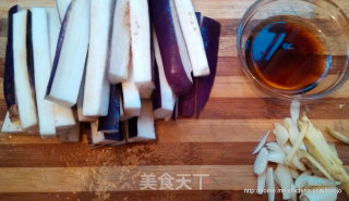 鱼香茄子的做法步骤：1