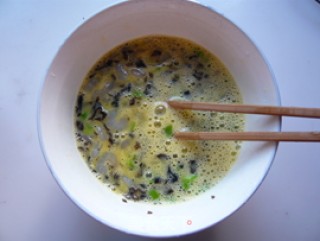 给孩子全面的营养-----木耳虾仁蛋的做法步骤：4