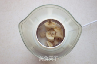 香蕉牛奶冻的做法步骤：2