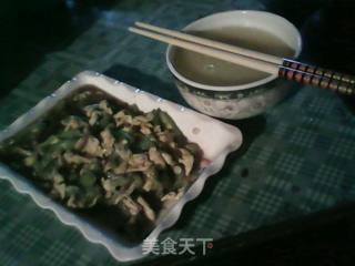 丝瓜炒鸡蛋的做法步骤：1
